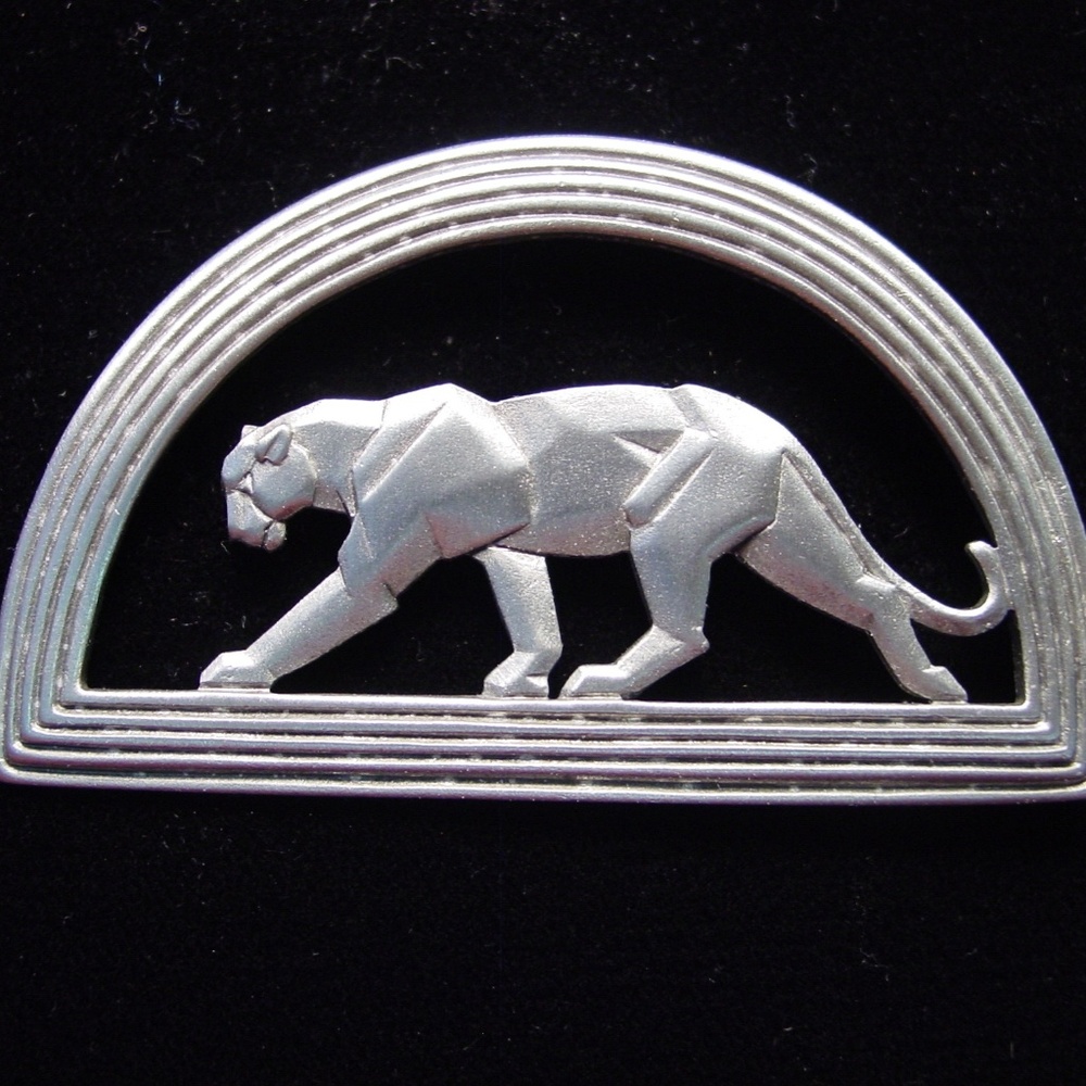 COPY - 🆕 ‘Elegant Cougar in Half Circle' Pin Brooch